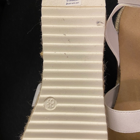 American eagle strapped sandals - Picture 2 of 3